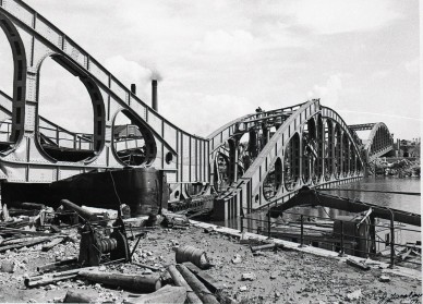 Liège, pont du Val Benoît - SNCB Z07965R (8).jpg